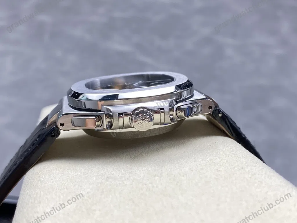 Super Clone Patek Philippe Nautilus Chronograph 5980/1A-014 40.5mm Black Dial with Leather Strap — case and bezel