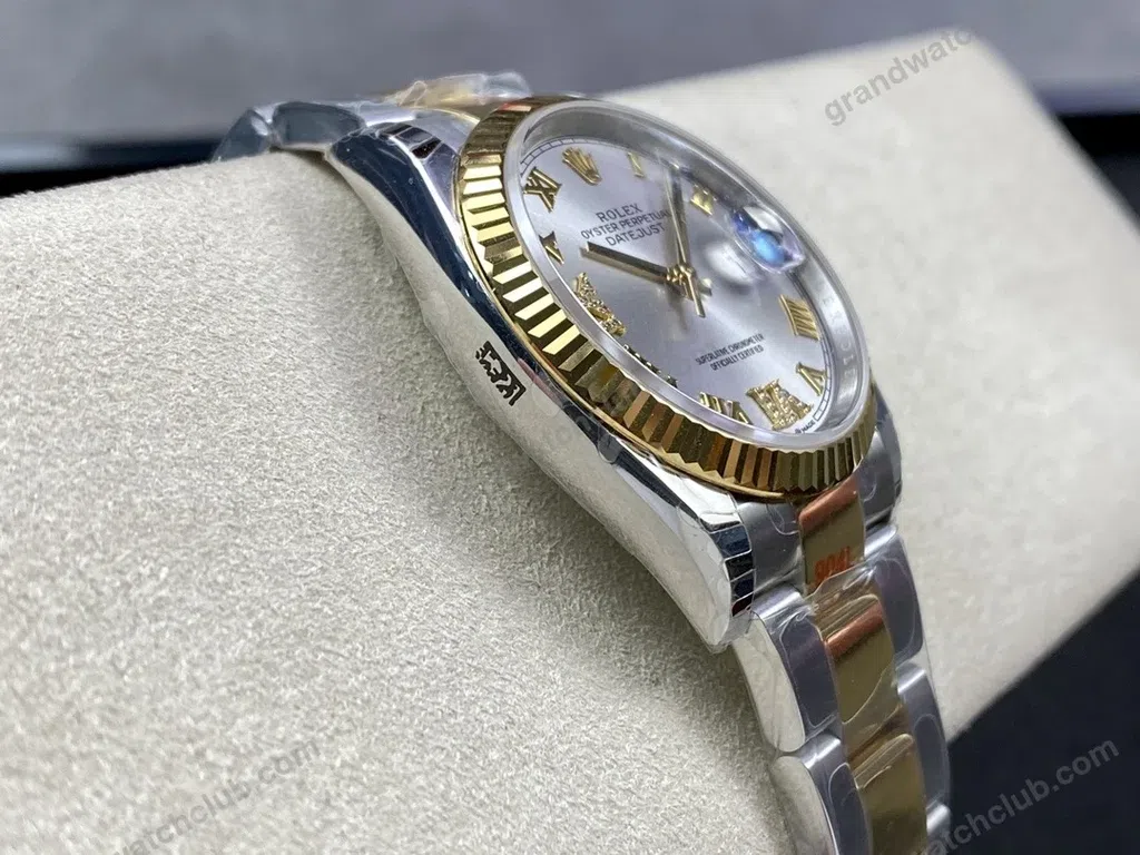 Super Clone Rolex Datejust Silver Roman Diamond Dial 126233-0032 36 mm — movement / caseback view