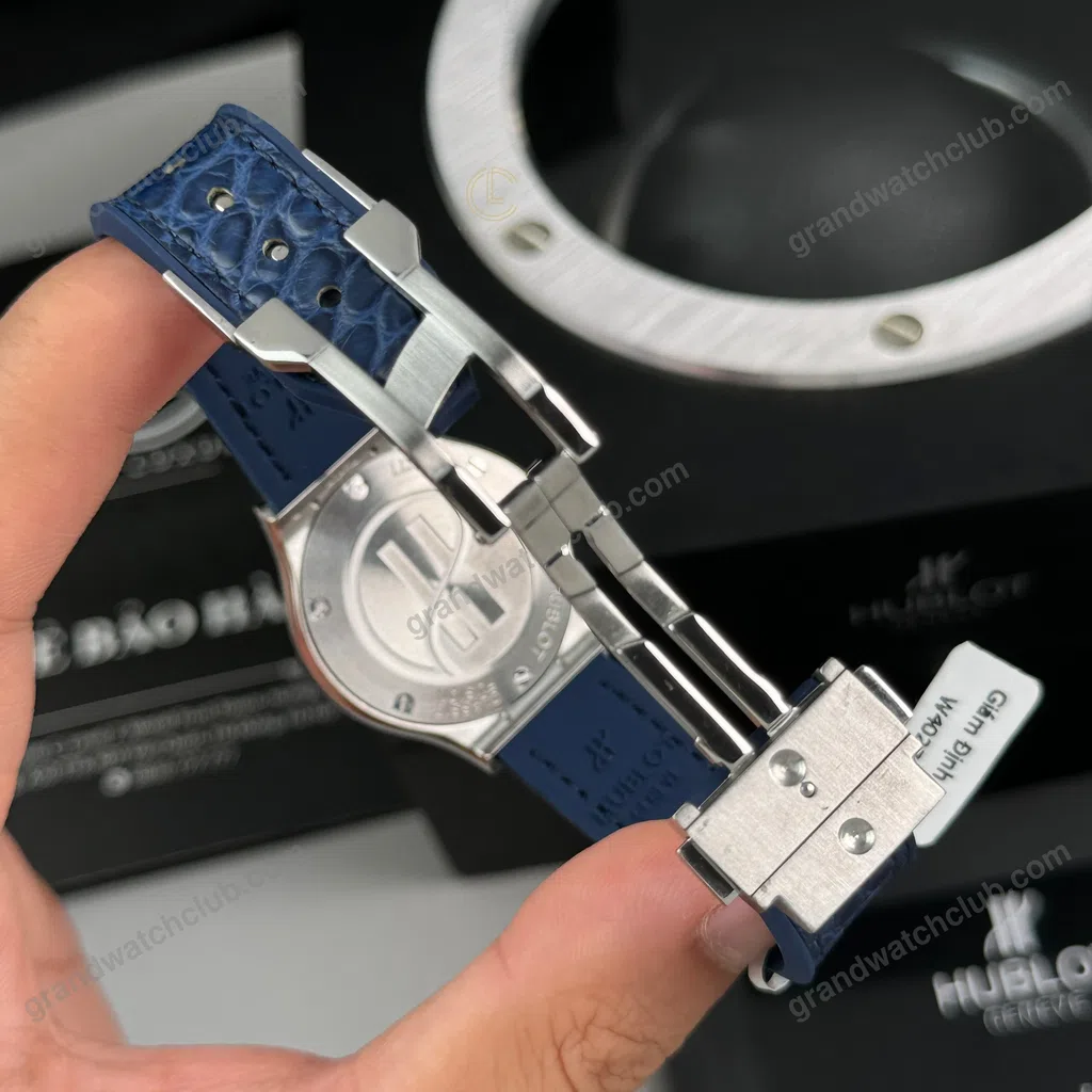 Super Clone Hublot Classic Fusion Diamonds Moissanite Pave 33mm Blue Dial – Handcrafted Diamod — clasp and links