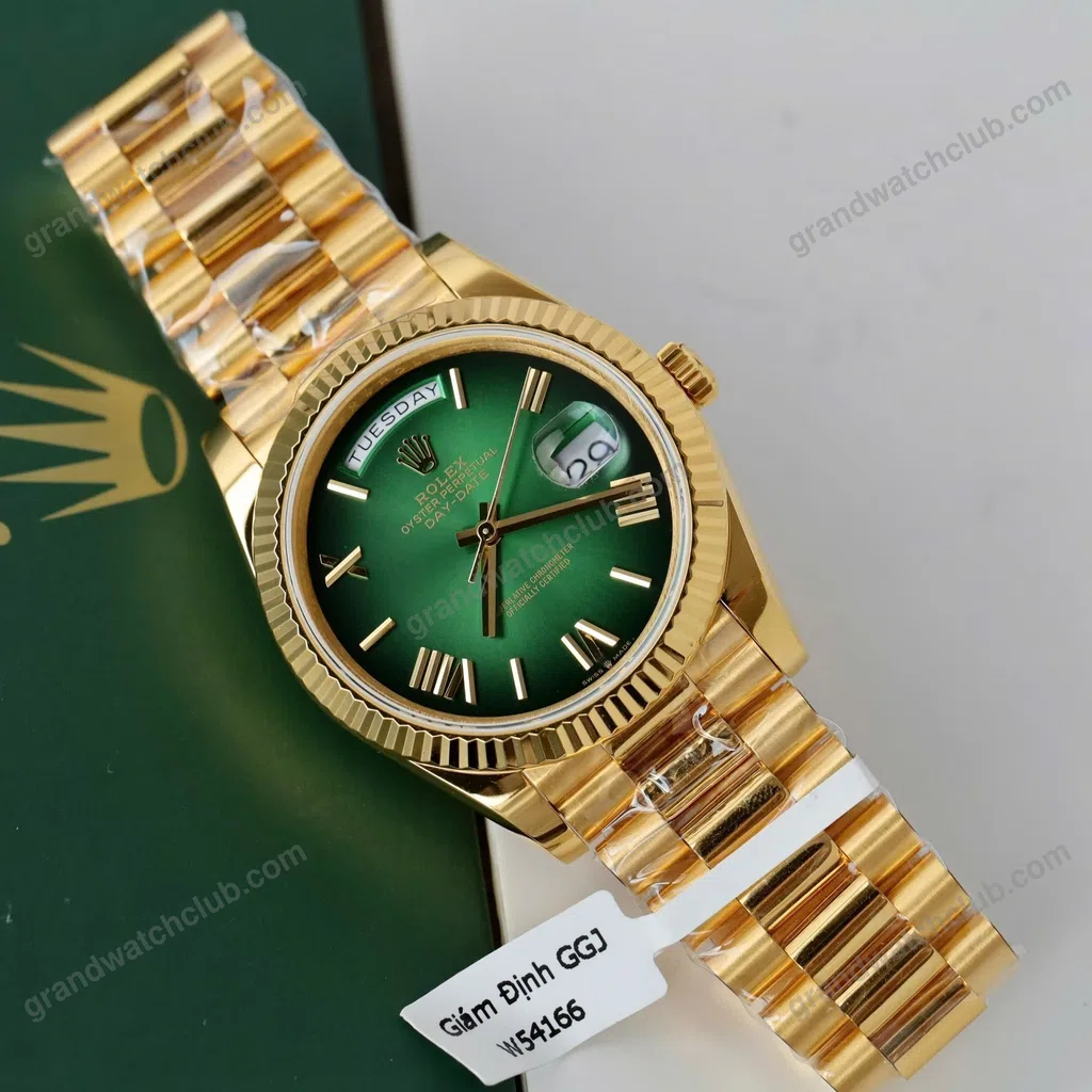 Super Clone Rolex Day-Date Green Ombré Dial 228238-0069 40 mm — dial close-up