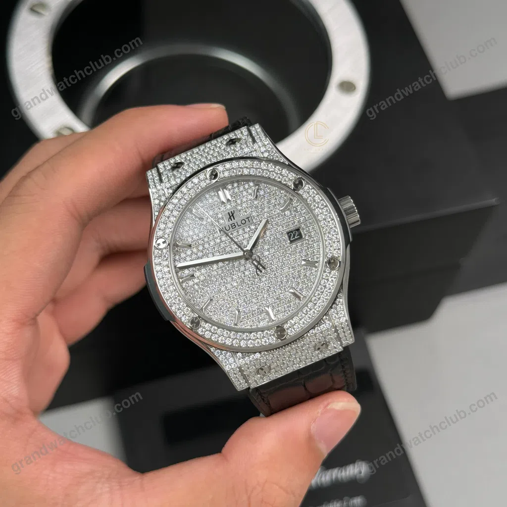 Super Clone Hublot Classic Fusion Full Diamonds Moissanite Pave 42mm – Customize Diamod — case and bezel