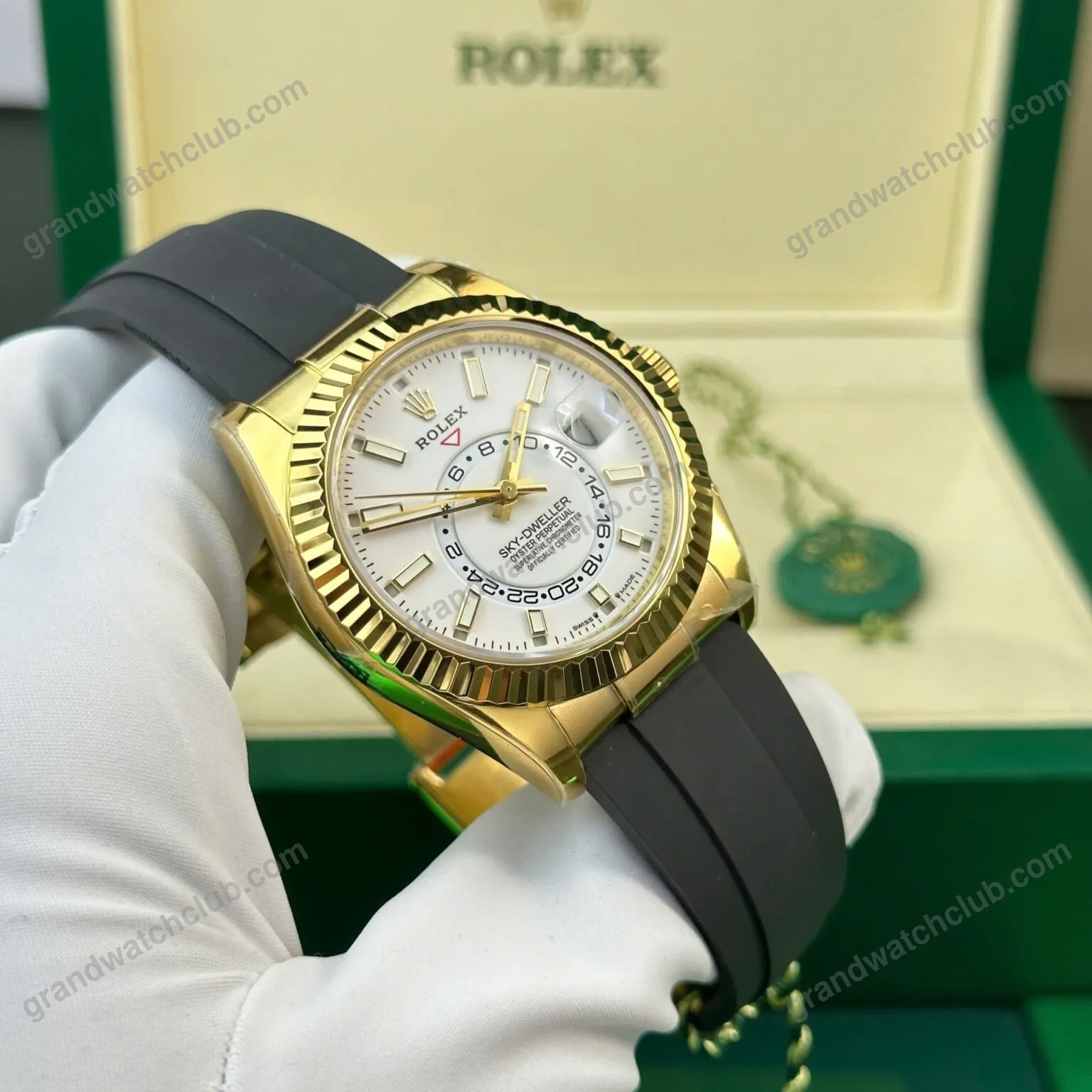 Super Clone Rolex Sky-Dweller Intense white Dial 336238 β bracelet detail