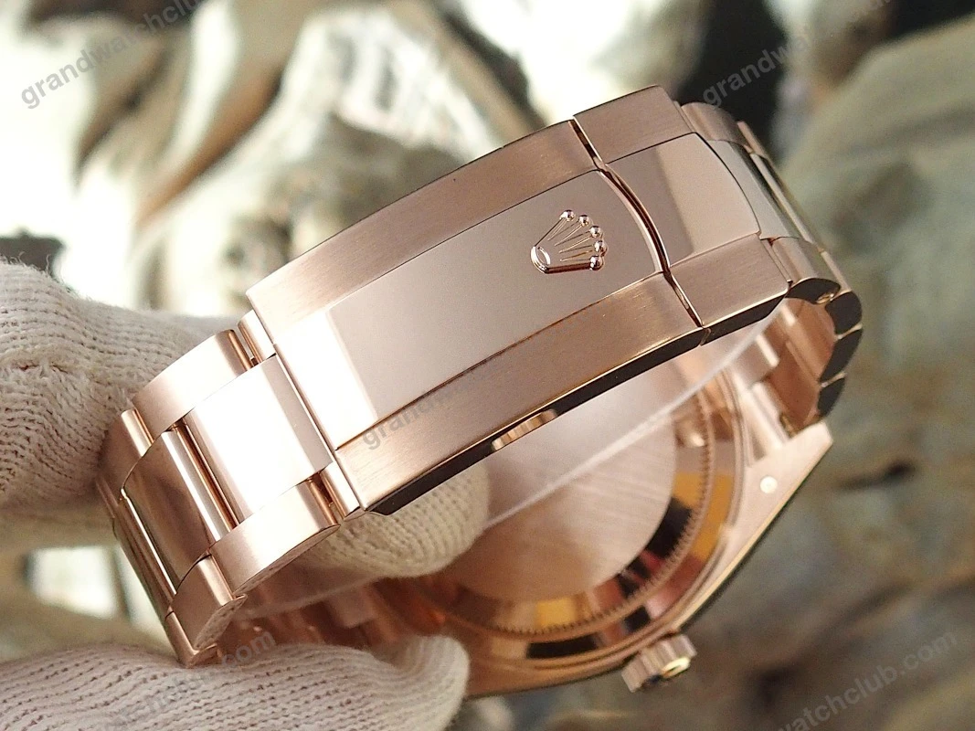 Super Clone Rolex Sky-Dweller Chocolate Dial 336935 — bracelet detail