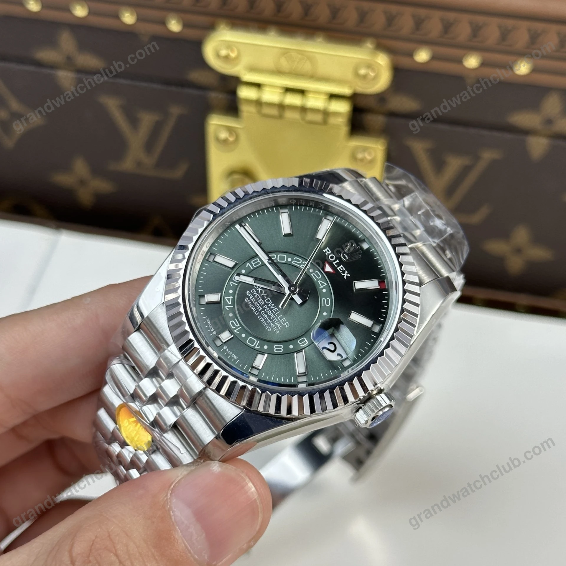 Super Clone Rolex Sky-Dweller Mint green Dial 336934 Jubilee β bracelet detail