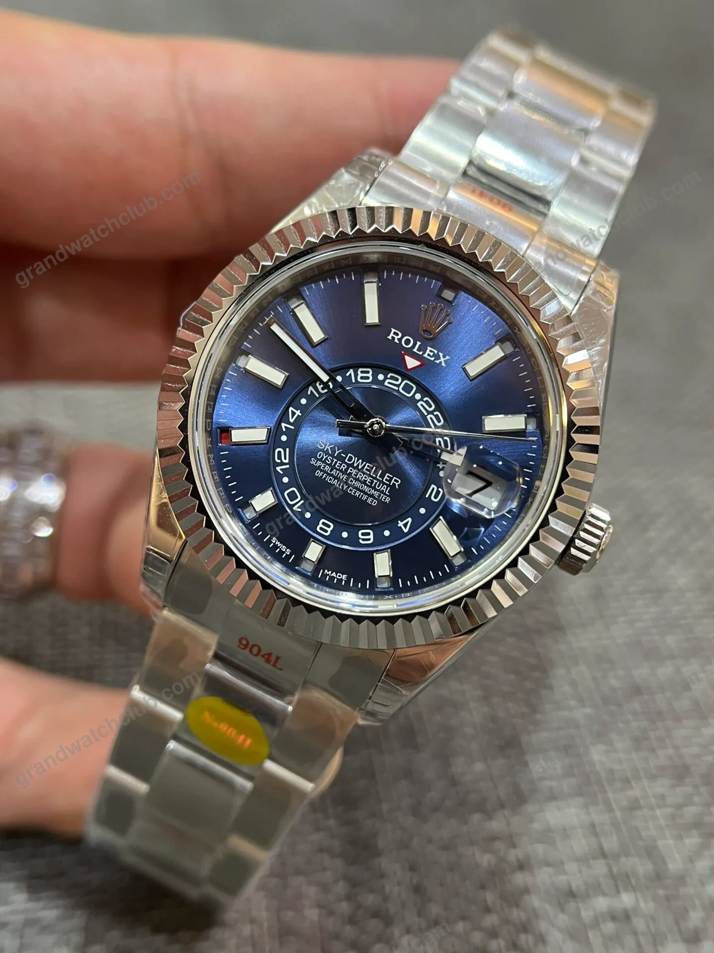 Super Clone Rolex Sky-Dweller Bright blue Dial 336934 Oyster β case and bezel