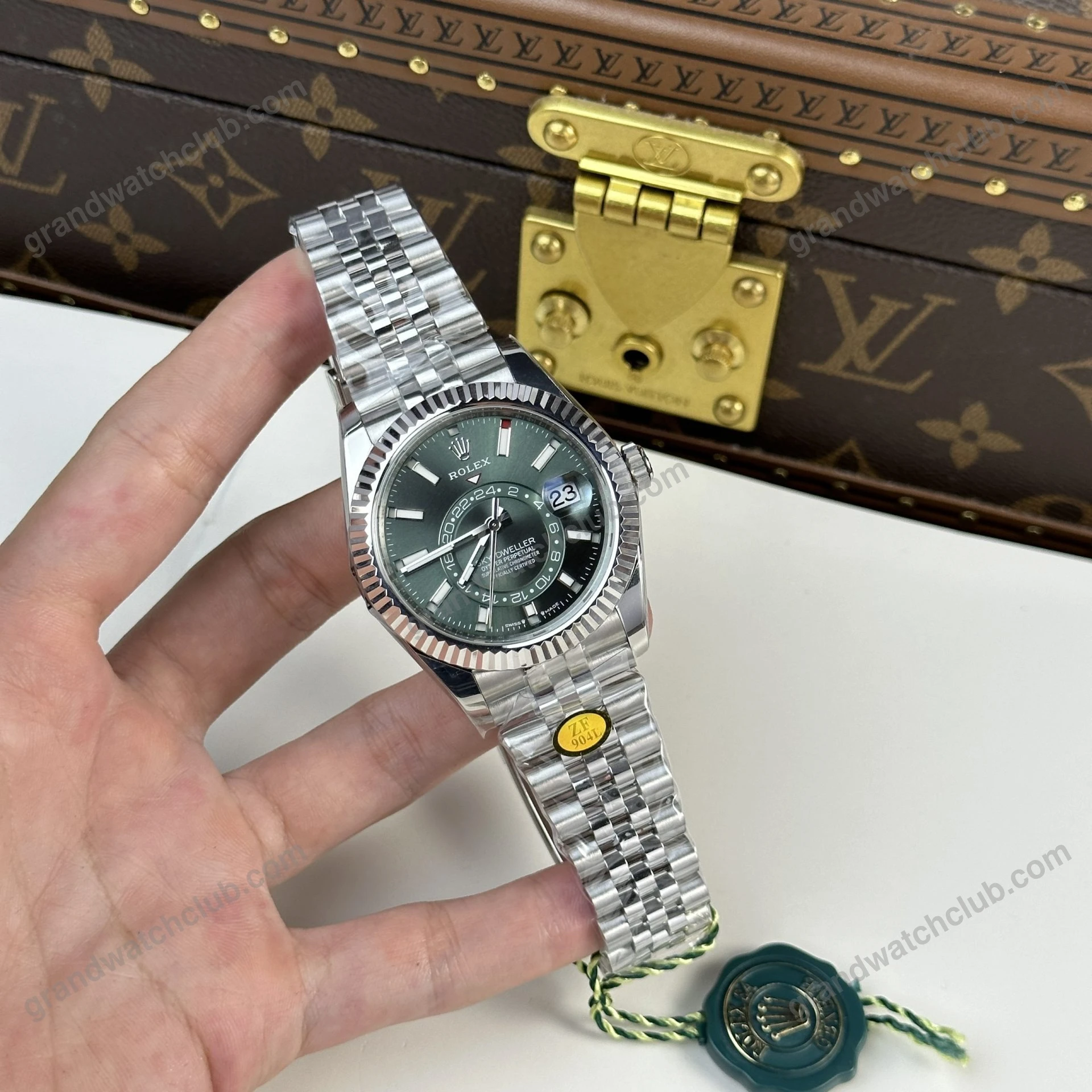 Super Clone Rolex Sky-Dweller Mint green Dial 336934 Jubilee β side profile