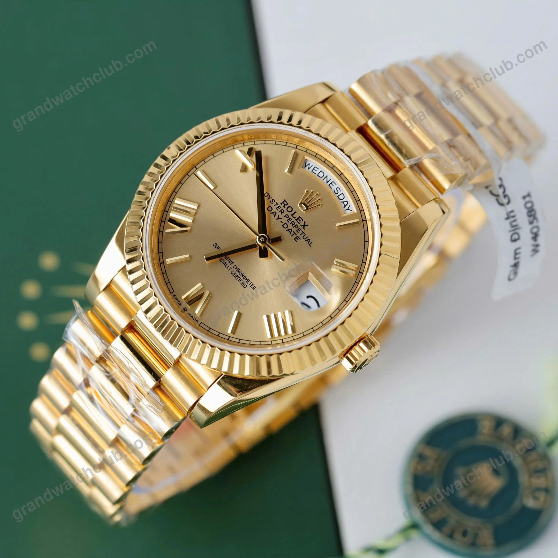 Super Clone Rolex Day-Date Roman Champagne Dial 228238 40 mm β case and bezel