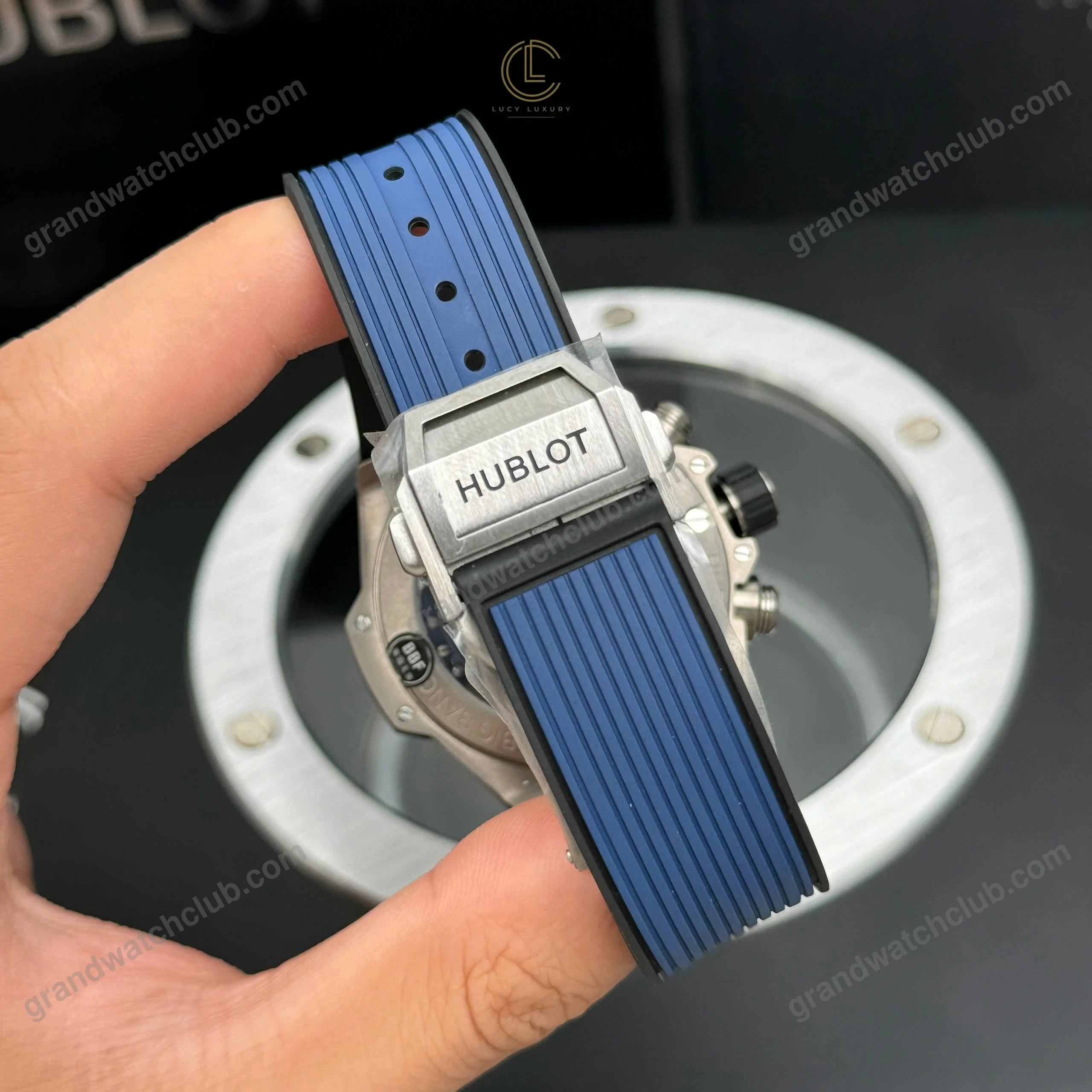 Super Clone Hublot Big Bang Unico 441.NX.5171.RX 42mm Blue Dial — on leather display