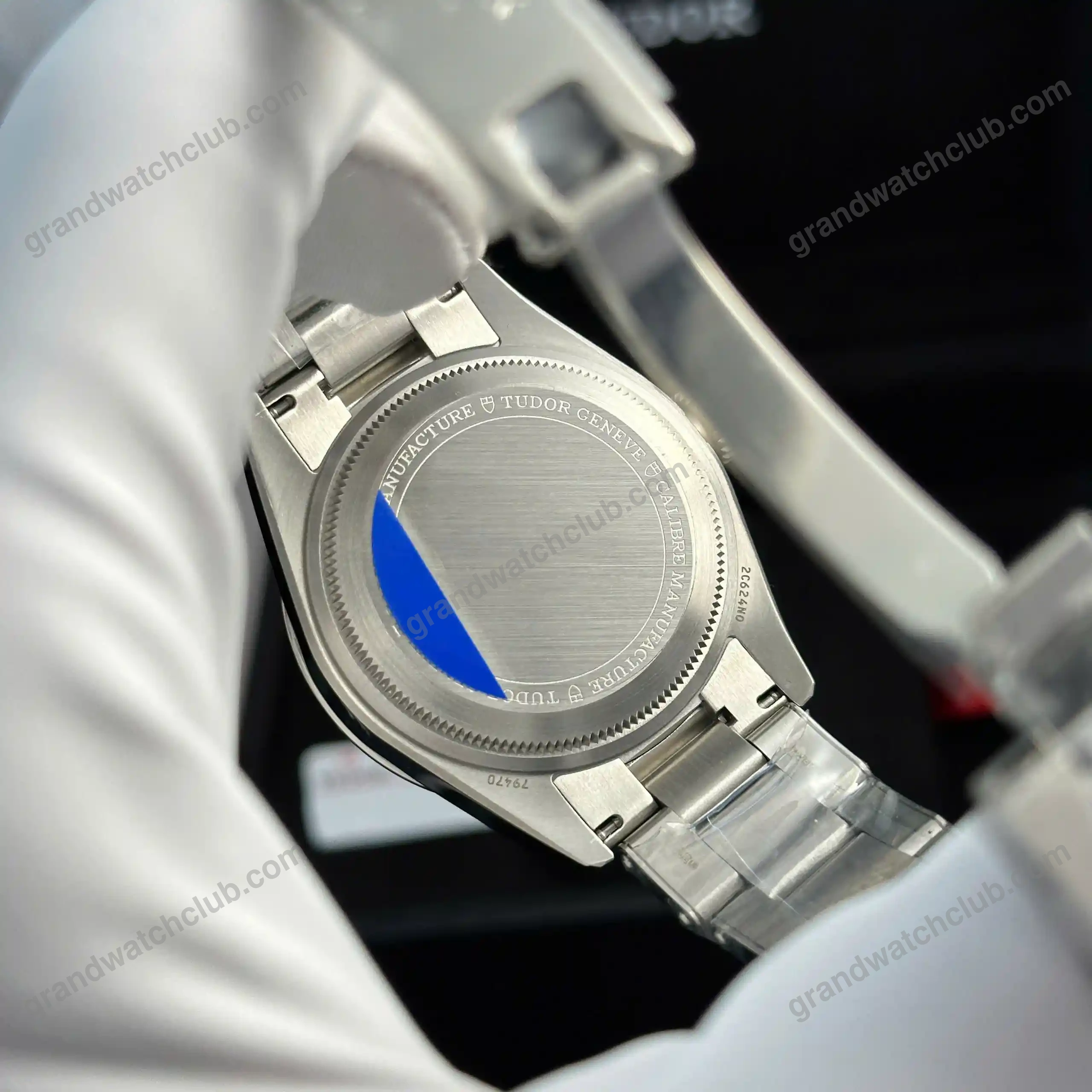 Super Clone Tudor Black Bay Pro M79470-0001 39mm Titanium β on leather display