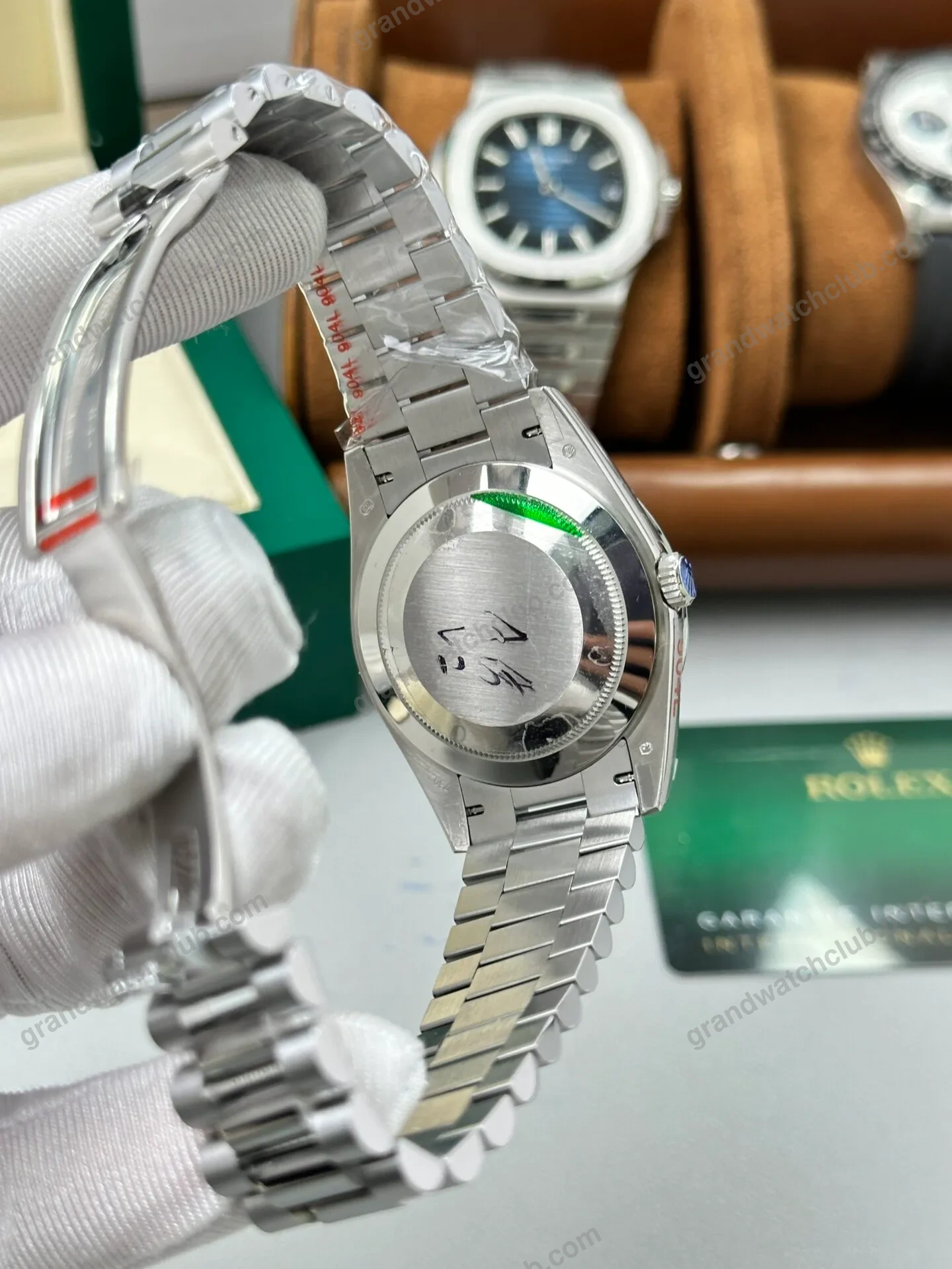 Super Clone Rolex Day-Date Bright Black Dial 228236-0003 40 mm β movement / caseback view