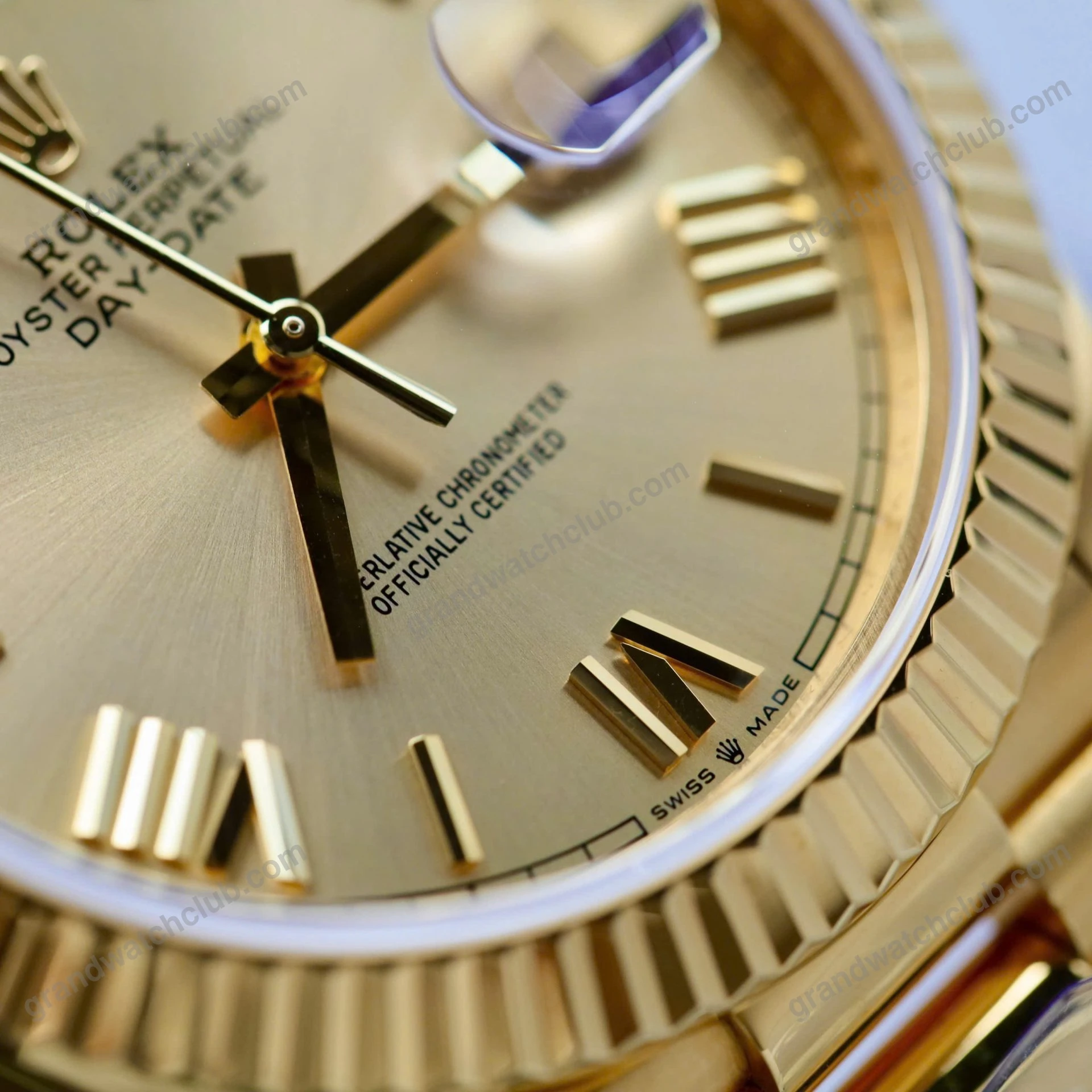 Super Clone Rolex Day-Date Roman Champagne Dial 228238 40 mm β clasp and links