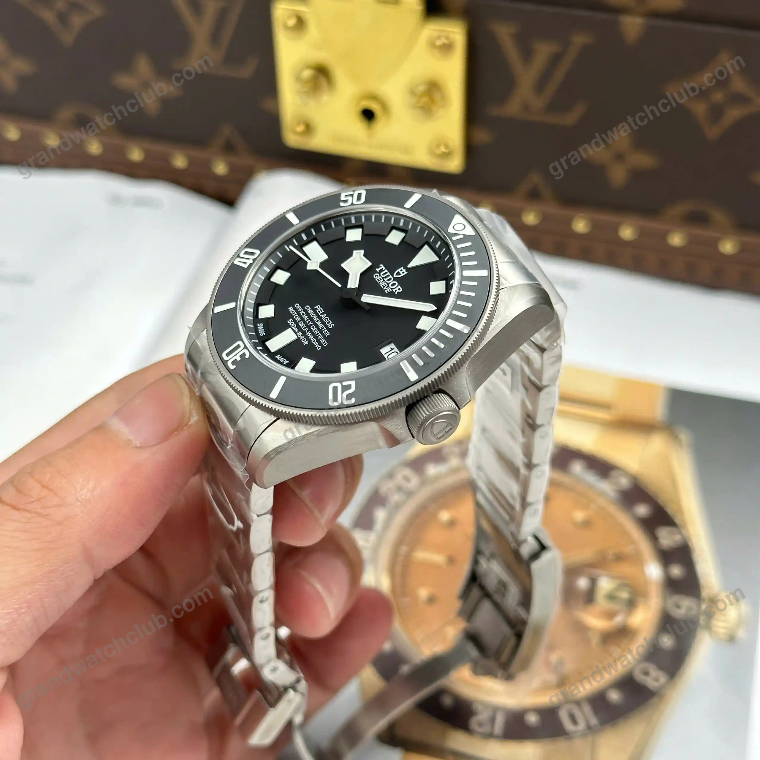 Super Clone Tudor 42mm Titanium — bracelet detail