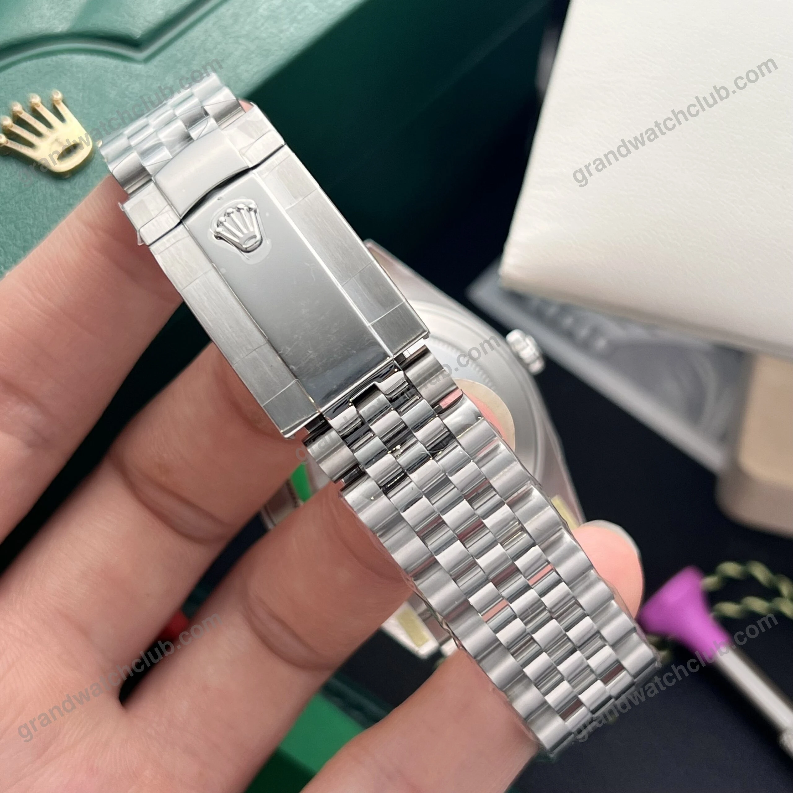 Super Clone Rolex Datejust Black Dial 126334-0018 41 mm β movement / caseback view