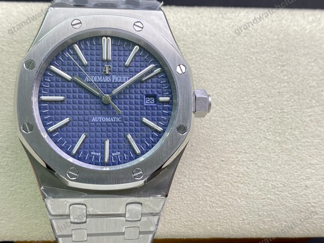 Super Clone Audemars Piguet Royal Oak 15400ST 41mm Blue Dial Stainless Steel Blue Dial — dial close-up