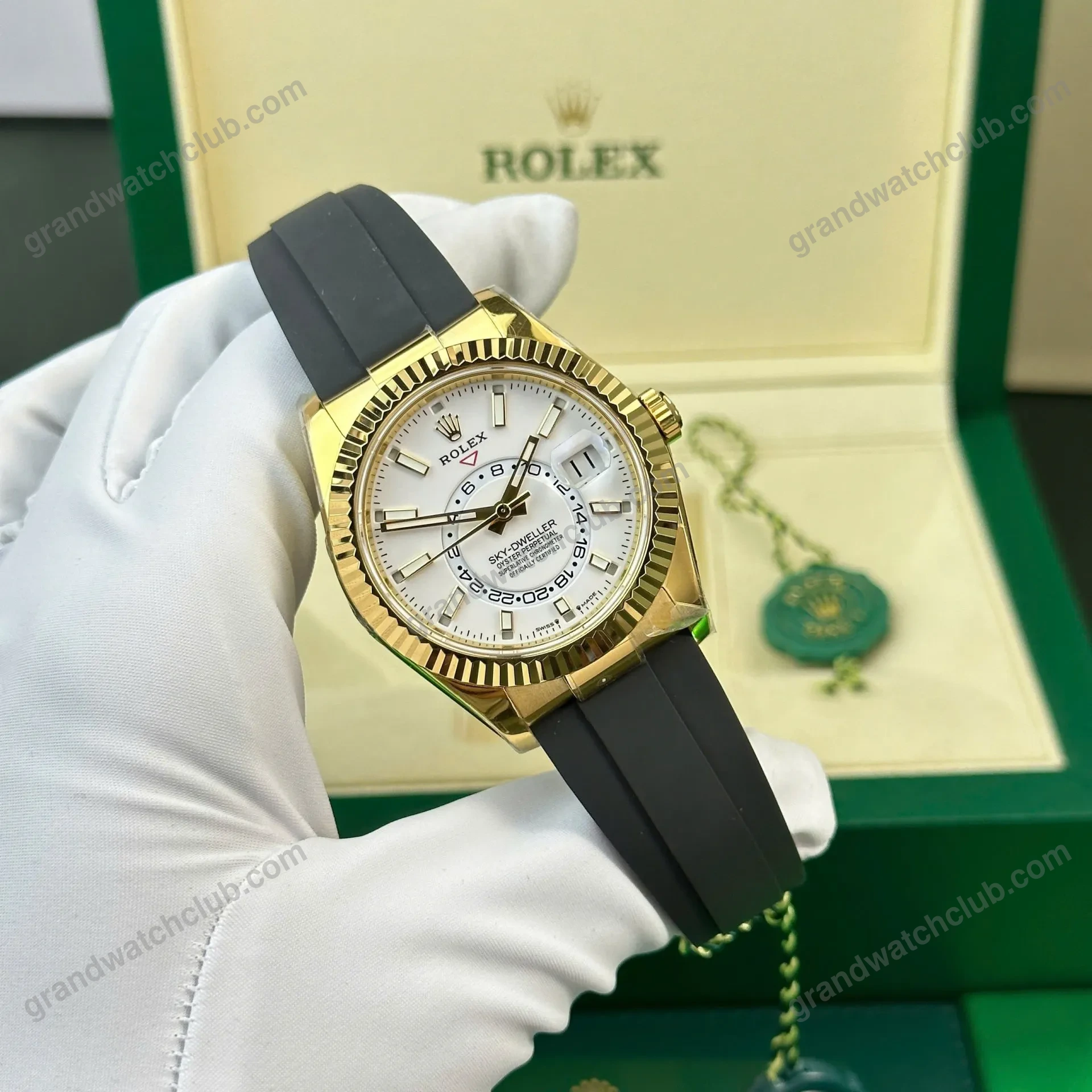 Super Clone Rolex Sky-Dweller Intense white Dial 336238 β dial close-up