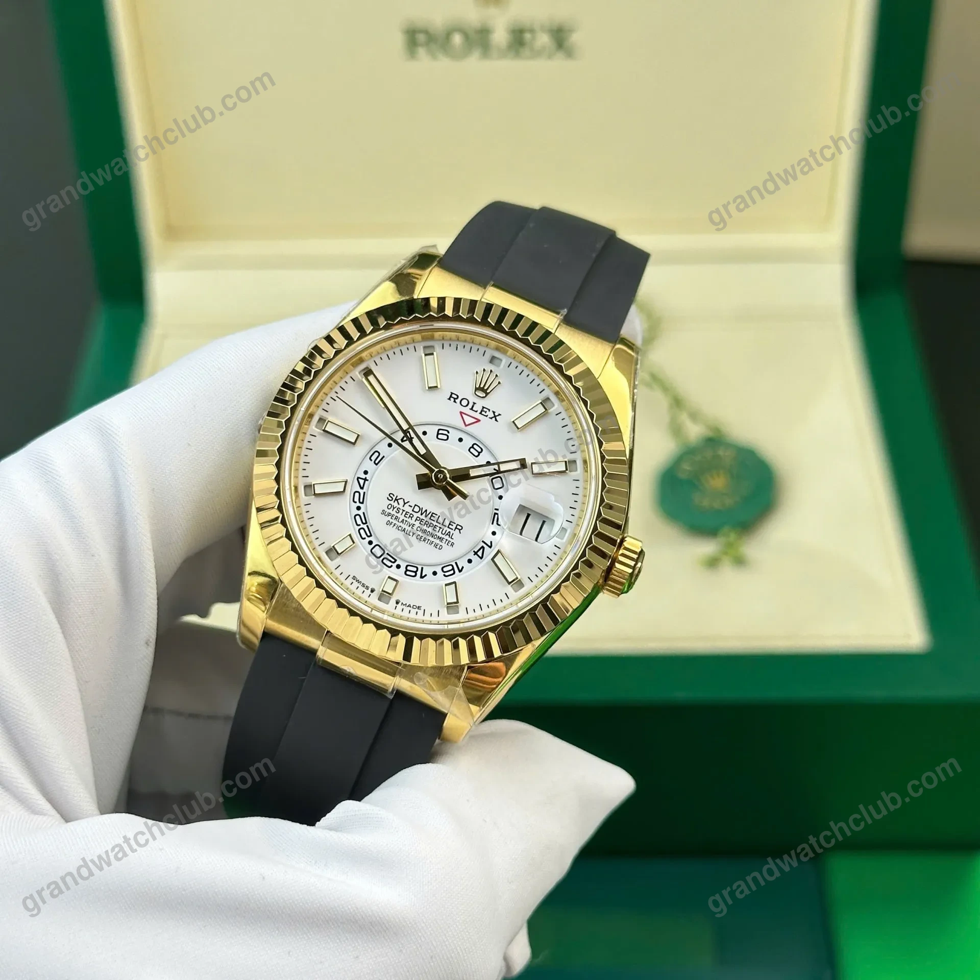 Super Clone Rolex Sky-Dweller Intense white Dial 336238 β case and bezel