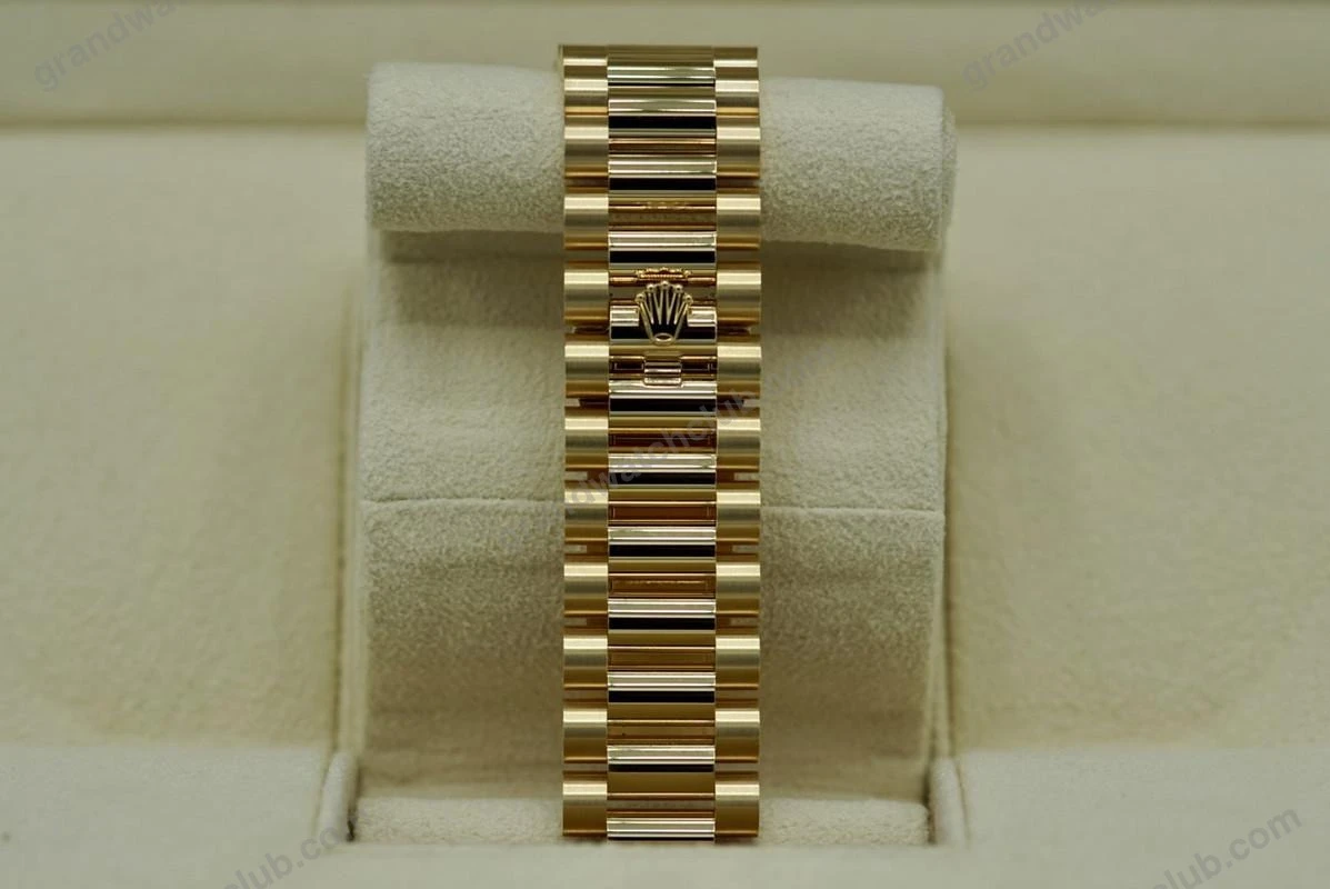 Super Clone Rolex Day-Date Carnelian Dial 128348RBR 36 mm β bracelet detail