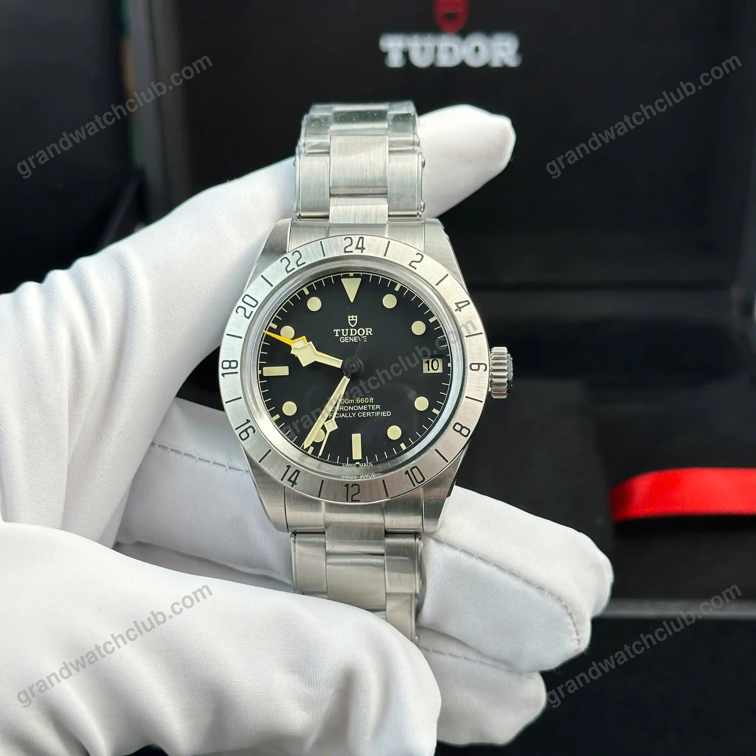 Super Clone Tudor Black Bay Pro M79470-0001 39mm Titanium β bracelet detail