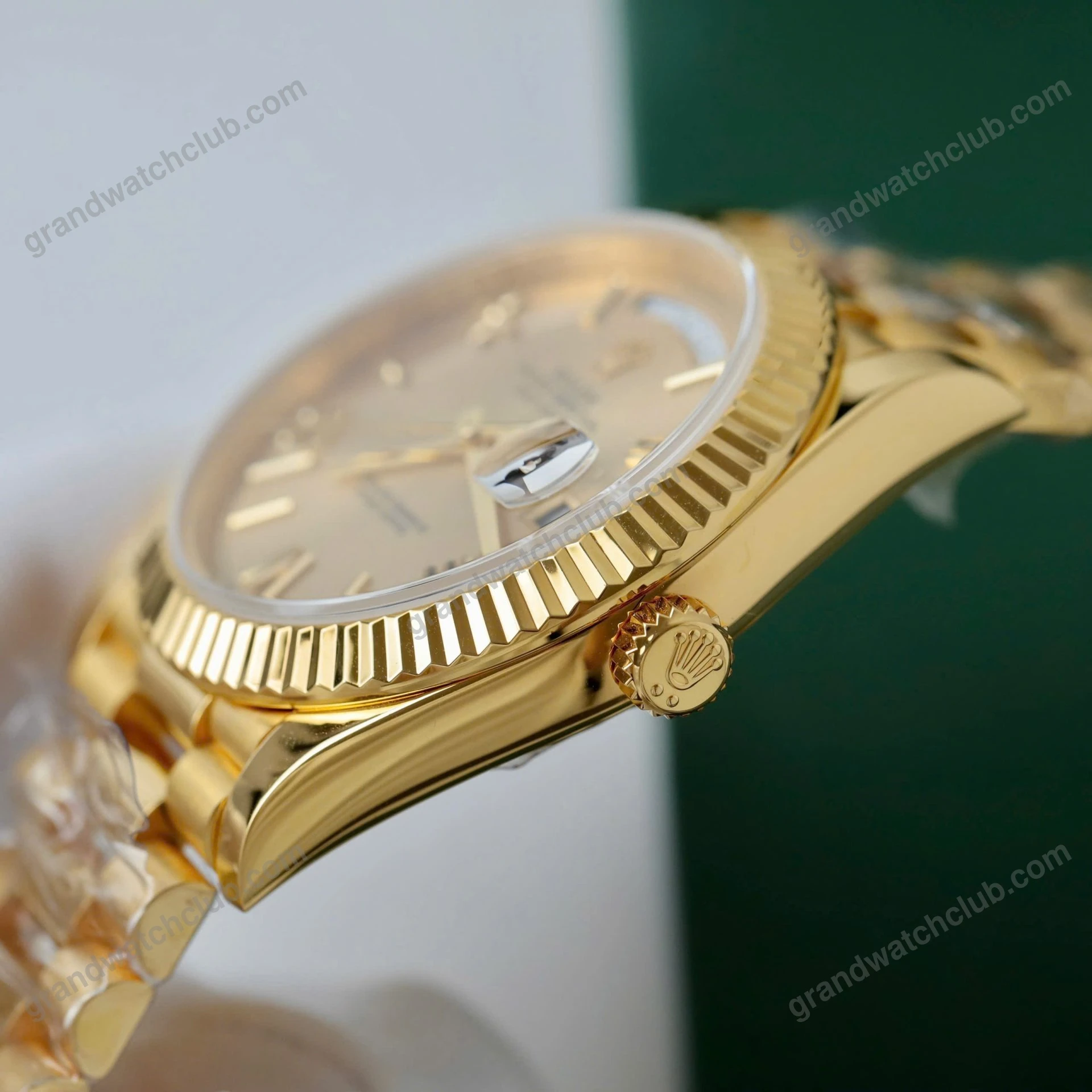Super Clone Rolex Day-Date Roman Champagne Dial 228238 40 mm β movement / caseback view