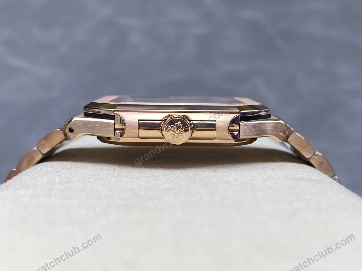 Super Clone Patek Philippe Cubitus 5821/1AR-001 45mm Chocolate Dial Rose Gold — bracelet detail