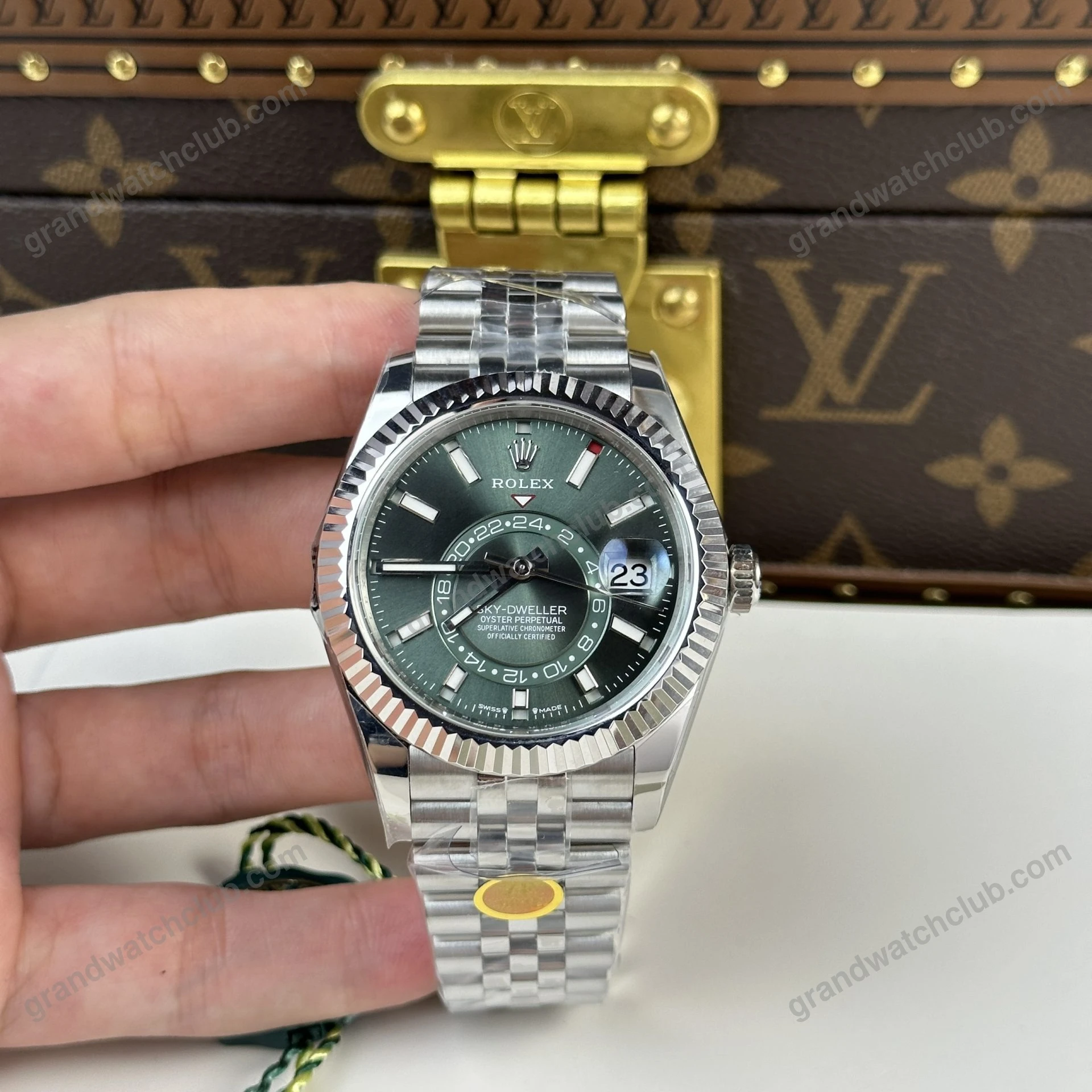 Super Clone Rolex Sky-Dweller Mint green Dial 336934 Jubilee β case and bezel