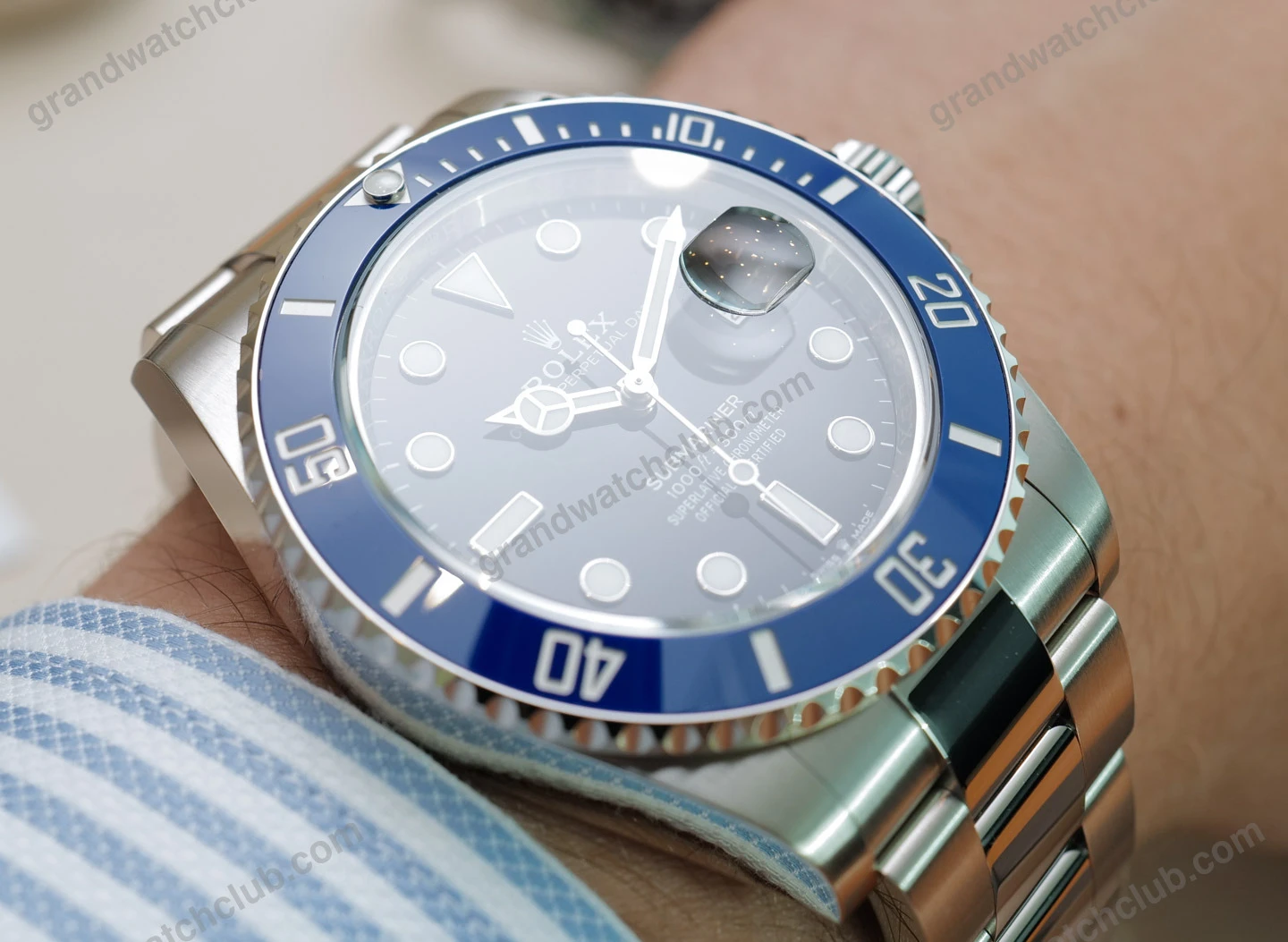 Super Clone Rolex Submariner “Cookie Monster” Black Dial 126619LB — side profile