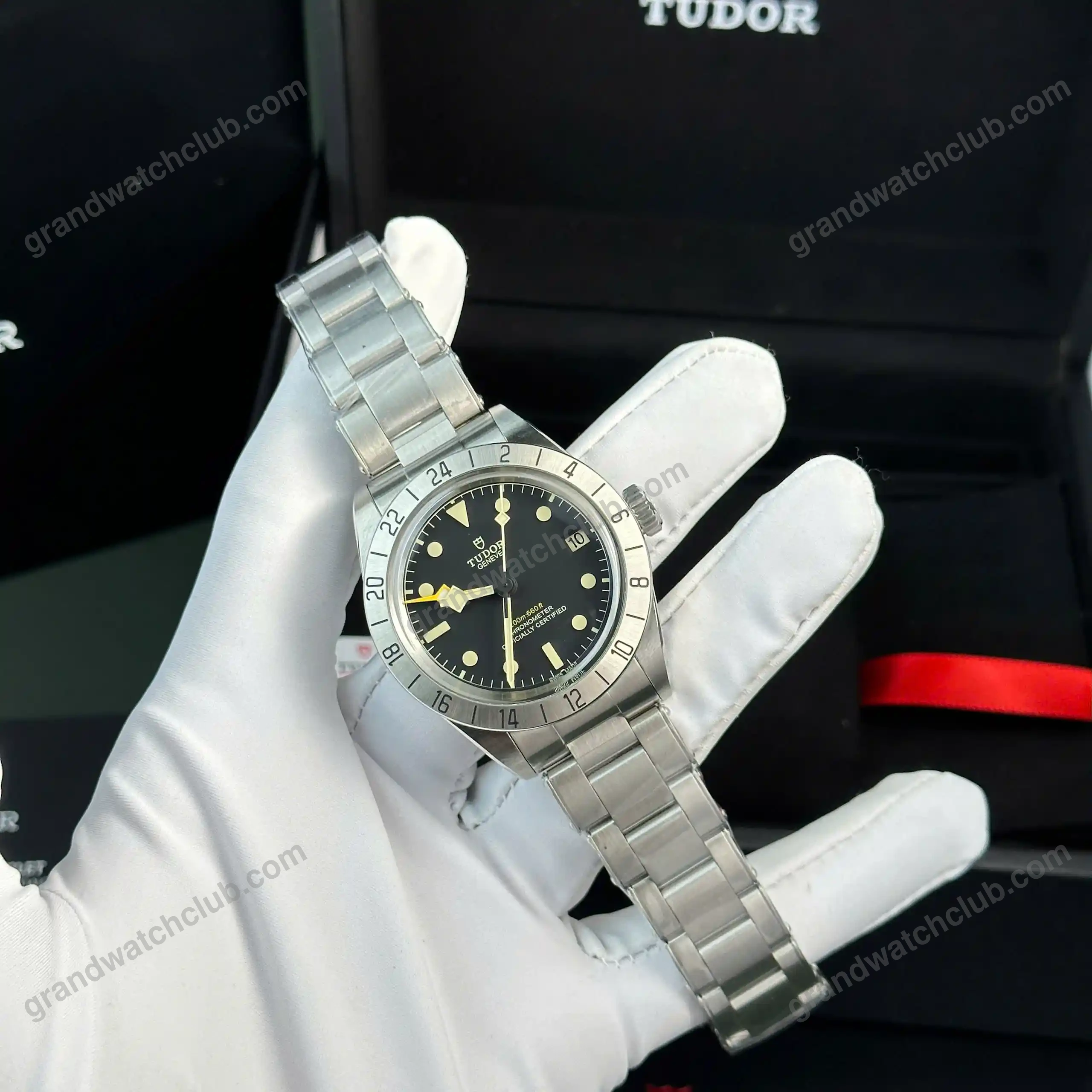 Super Clone Tudor Black Bay Pro M79470-0001 39mm Titanium β dial close-up