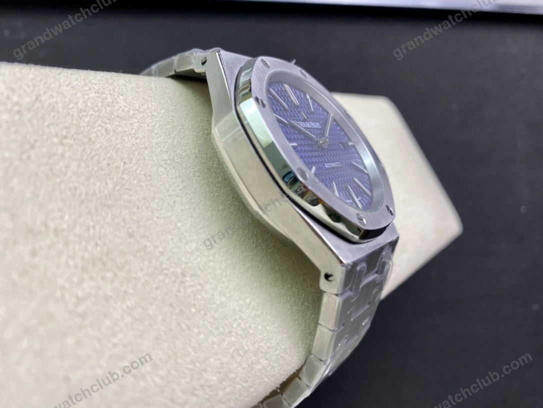 Super Clone Audemars Piguet Royal Oak 15400ST 41mm Blue Dial Stainless Steel Blue Dial — bracelet detail