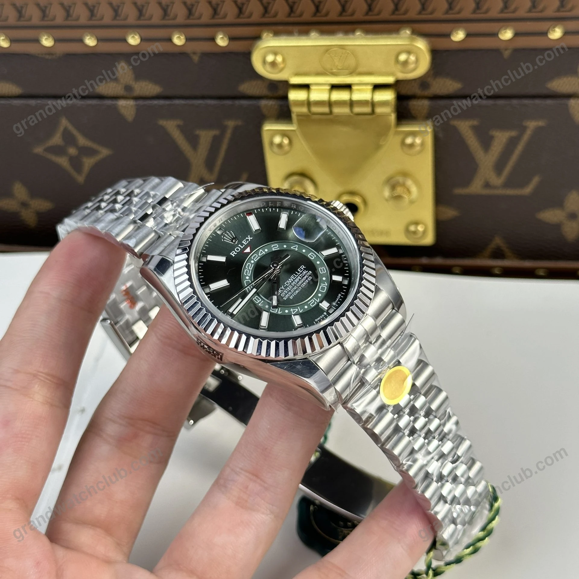 Super Clone Rolex Sky-Dweller Mint green Dial 336934 Jubilee β dial close-up