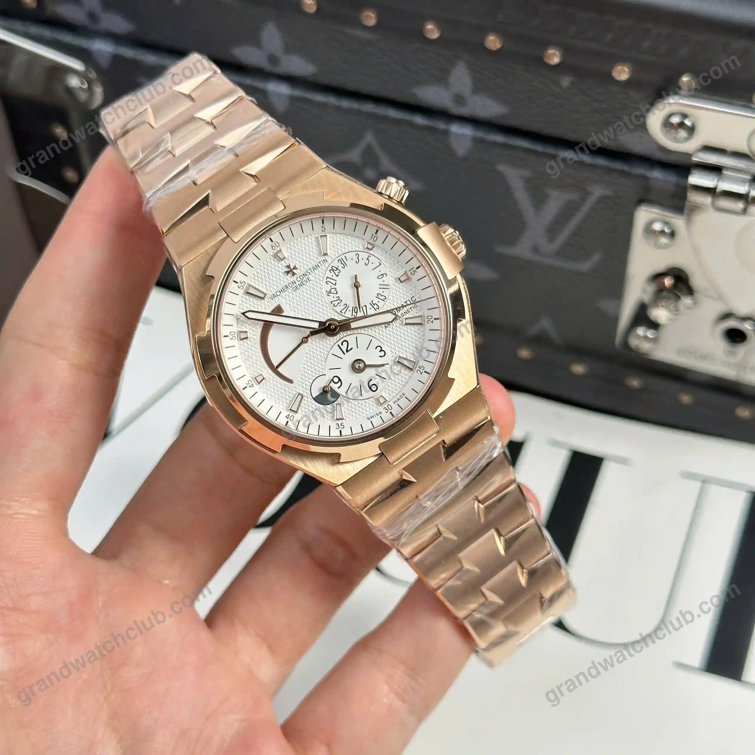 Super Clone Vacheron Constantin Overseas Dual Time 47450 42mm White Dial β clasp and links